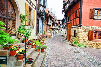 Verträumte Gassen in Eguisheim im Elsass/Frankreich